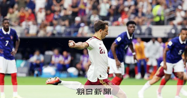 サッカーW杯準決勝、スペインが前半終了時点でフランスに1-0リード