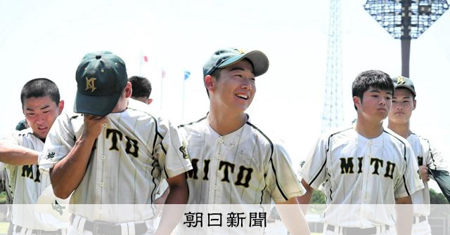 【お取り置き】神戸新聞 8/14　プーチン氏　高校野球（有明）　欧州で皆既日食 写真まとめ】高校野球茨城大会、激闘を写真で振り返ります - 高校野球