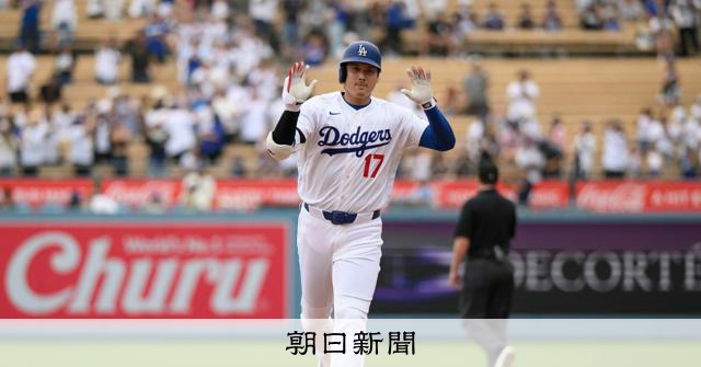 大谷翔平、左膝不安抱え後半戦へ フル二刀流は可能か ドジャース独走で3連覇視野