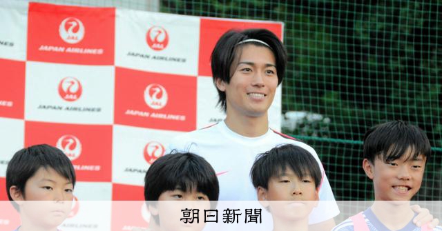 サッカー日本代表の中村敬斗、カットインを伝授「縦の意識が大事」:朝日新聞