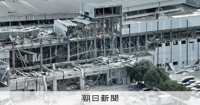 イオンモール熊本爆発、吉田社長が初の会見で陳謝 4人不明