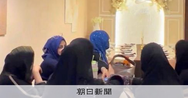 カブールで女性向けカフェ開く、タリバン下で新たな一歩