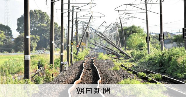 JR鹿兒島線因地震中斷 軌道扭曲電線桿倒塌