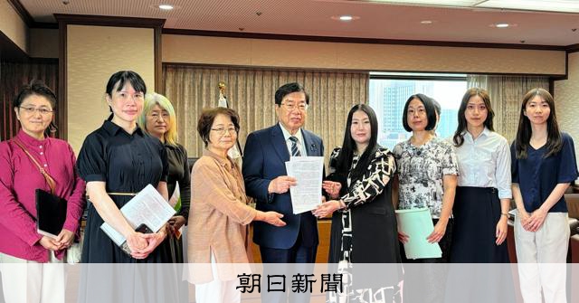 不同意性交罪の運用「実態調査を」 市民団体が法相に要望書提出