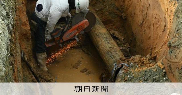 熊本地震、断層近くで水道管がボキリと折れ曲がる 「見たことない壊れ方」