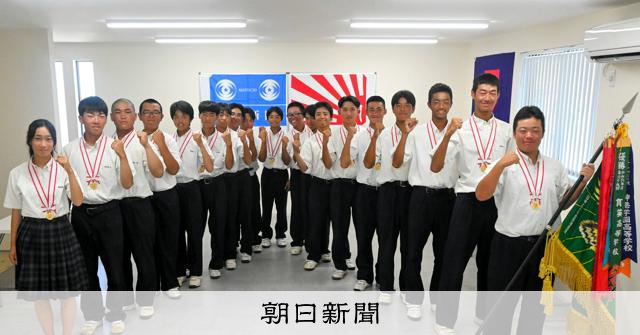 第89回 全国高等学校野球選手権大会 参加章 朝日新聞社 日本高等学校野球連盟 兵庫工主将「まずは初戦突破」 壮行会で抱負語る 全国高校軟式野球