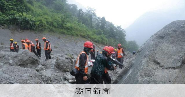 ネパール土石流、死者903人・不明4247人に　トンネル救助続く