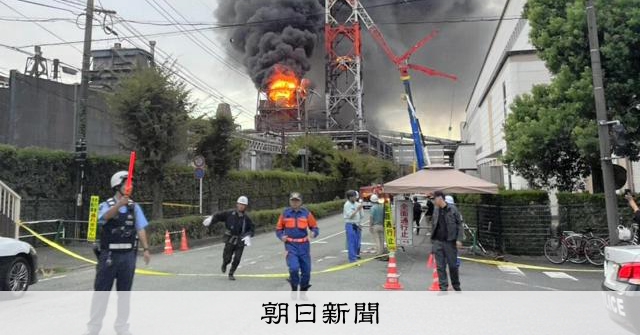 朝日新聞の記事「煙突の骨組み切断中に出火か 熊本地震で被害の日本製紙八代工場」の見出し画像