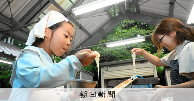 親子で楽しむ流しそうめん、まき割りも体験 横浜・三ツ沢公園 [神奈川