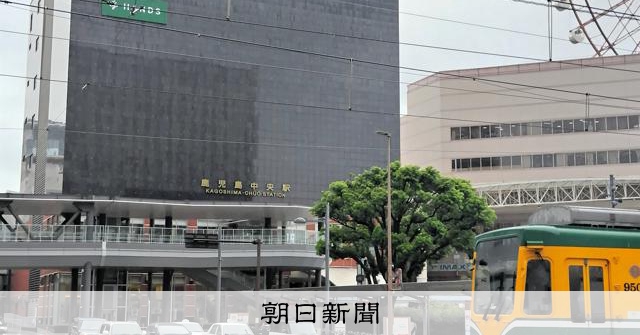 朝日新聞の記事「鹿児島県独自の宿泊旅行補助、14日から1カ月 熊本地震で観光客減」の見出し画像