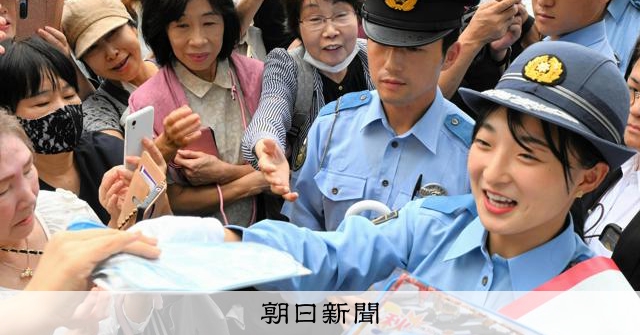 【お取り置き】神戸新聞　9/2　防災の日訓練　生活道路30㌔　メッシ　坂本花織 フィギュア元選手の坂本花織さんが一日署長 神戸で交通安全呼びかけ