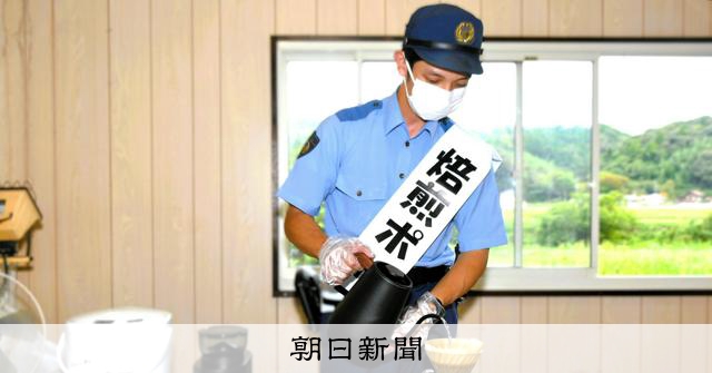 「咖啡臨檢」暖心又暖胃：島根縣警方溫馨提醒駕駛注意交通安全