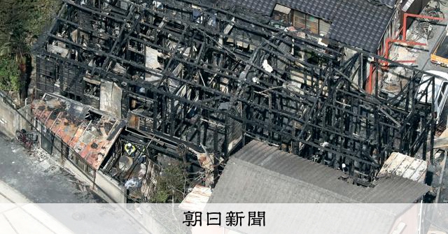 北九州公寓縱火案初審開庭 爭論「犯人與事件」