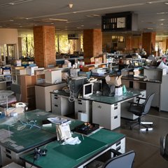 14年前のままのカレンダー、避難の形跡 解体の日待つ役場の旧庁舎