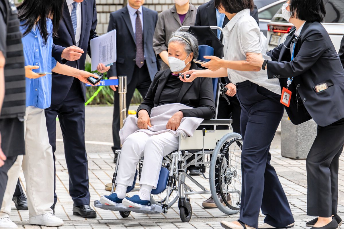 旧統一教会の韓総裁に懲役13年求刑　前大統領妻らに金品供与の罪